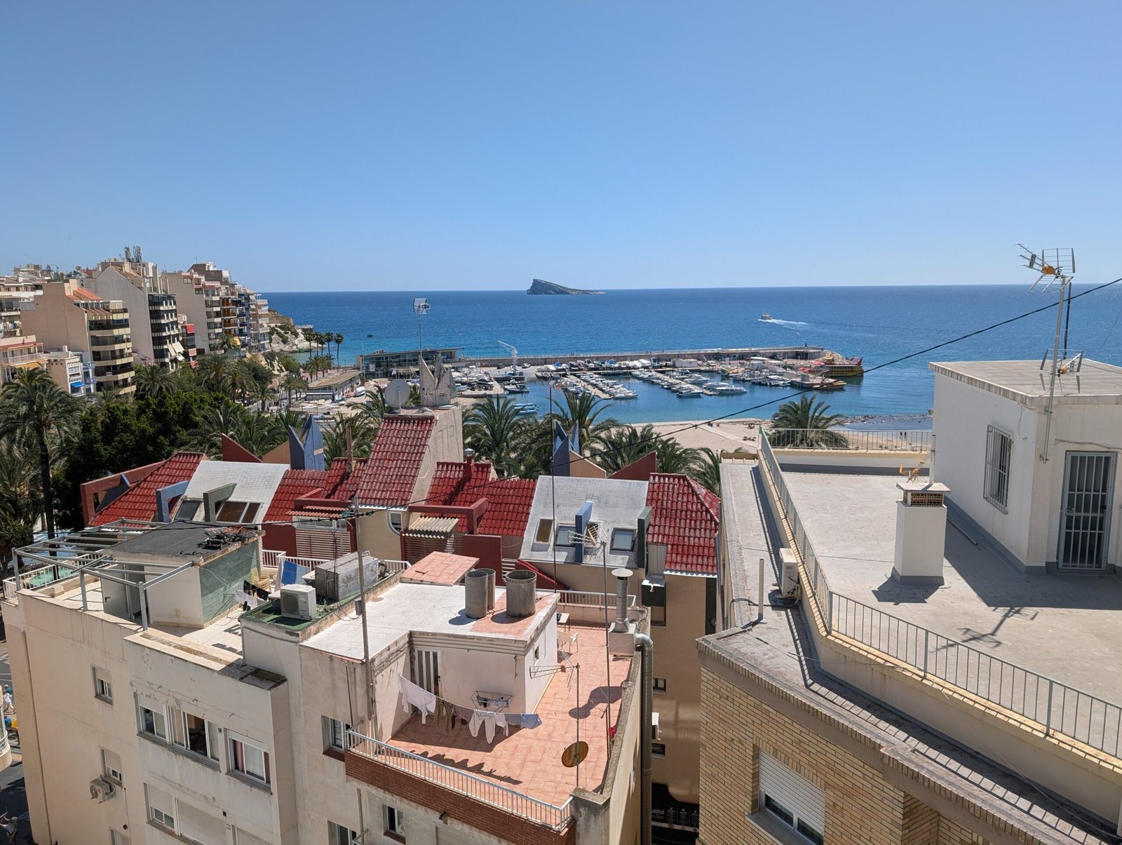 The sea view from the roof terrace of a suite a Hotel Villa España Benidorm
